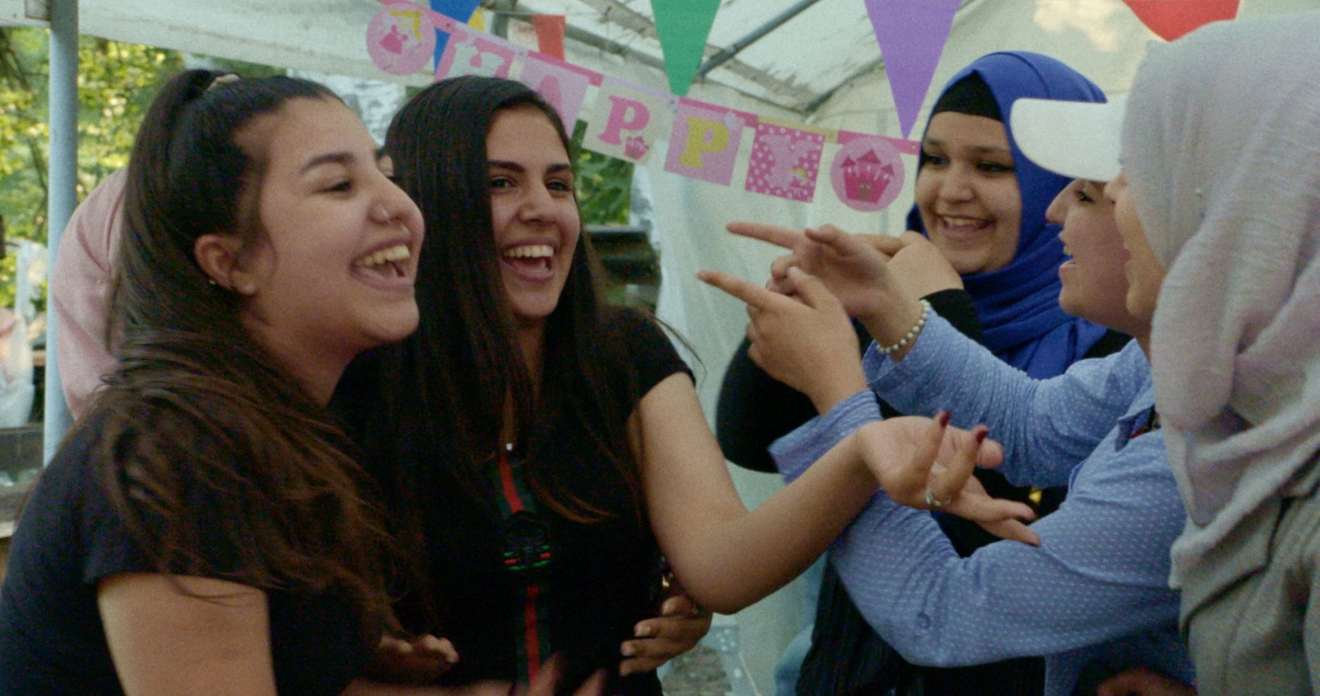 ÜBER UNS VON UNS (anlässlich INTERNATIONALE WOCHEN GEGEN RASSISMUS)